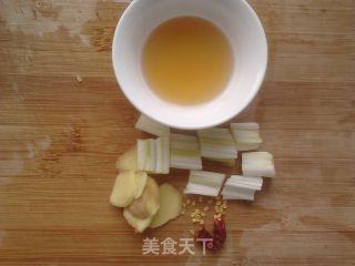 板栗红烧猪蹄的做法步骤：4