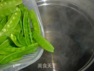 蒜香荷兰豆的做法步骤：2