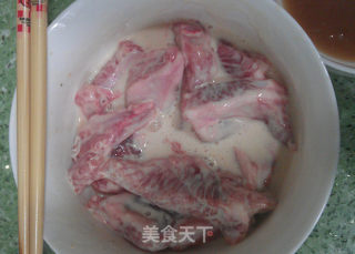 糖醋排骨的做法步骤：2