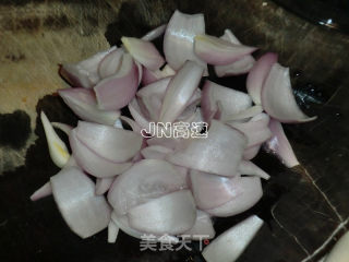 洋葱榨菜丝炒蘑菇的做法步骤：3