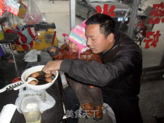 蜜汁茶叶蛋的做法步骤：2