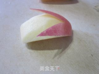 小兔吃菜---苹果菜心的做法步骤：4