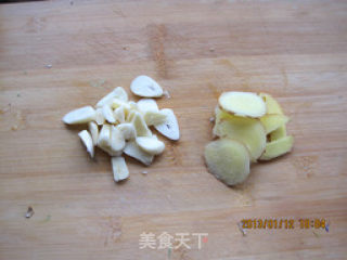 清炖淡水鱼---这样做才没有土腥味的做法步骤：2