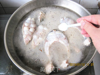 清炖淡水鱼---这样做才没有土腥味的做法步骤：9