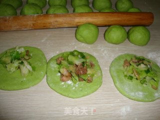 春天的使者---翡翠哈哈菜肉包的做法步骤：9