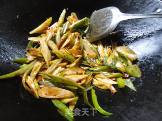 葱爆北极虾的做法步骤：8