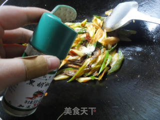 葱爆北极虾的做法步骤：12