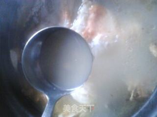 三文鱼皮骨汤的做法步骤：4