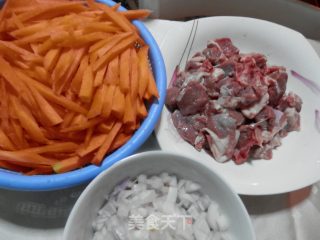 新疆羊肉抓饭的做法步骤：2