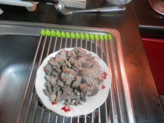 新疆羊肉抓饭的做法步骤：4