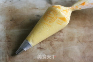 简单酥香的蛋黄曲奇的做法步骤：2