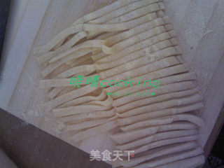 手擀鸡蛋面的做法步骤：9