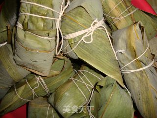 香菇蛋黄五香肉粽的做法步骤：7