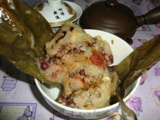 香菇蛋黄五香肉粽的做法步骤：10