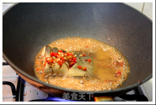 香茅剁椒三文鱼尾的做法步骤：6