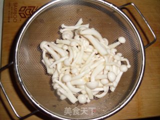 宝塔炒虾球的做法步骤：3