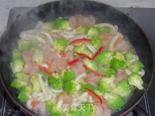 宝塔炒虾球的做法步骤：9