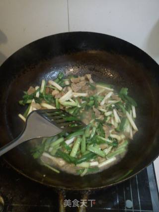 蒜苗炒肉的做法步骤：3