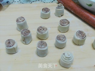做给宝贝的可爱主食——迷你奶香豆沙卷的做法步骤：8