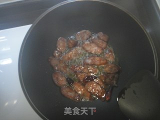 侧耳根炒香肠的做法步骤：3