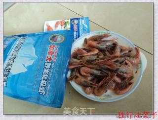 剁椒焖虾的做法步骤：1