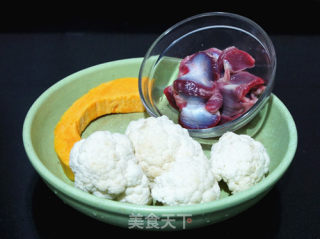 鸡胗烧花菜的做法步骤：1