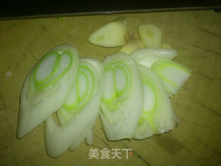 木耳油菜炒丸子的做法步骤：2