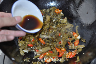 小炒酸菜的做法步骤：8