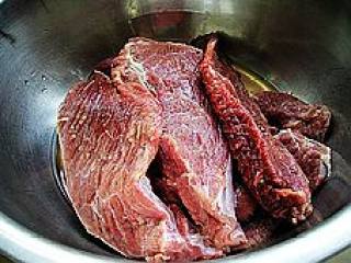 酱牛肉的做法步骤：1