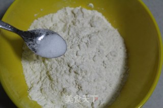 迷你荠菜煎饼的做法步骤：1