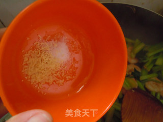 【西芹炒虾仁】的做法步骤：10
