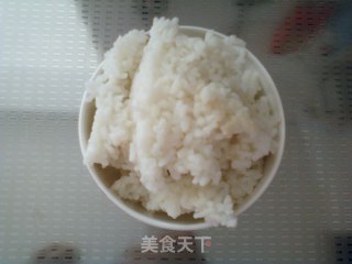 青蒜火腿蛋炒饭的做法步骤：1
