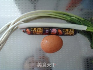 青蒜火腿蛋炒饭的做法步骤：2