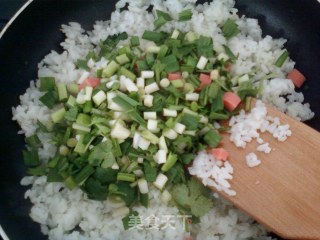 青蒜火腿蛋炒饭的做法步骤：11