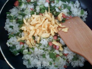 青蒜火腿蛋炒饭的做法步骤：12