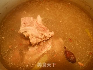 四川名小吃——老妈蹄花的做法步骤：4