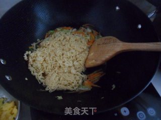 时蔬炒泡面的做法步骤：6