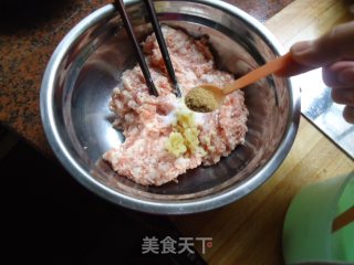 【酸汤馄饨】---附：简单快捷零失误馄饨包法的做法步骤：4