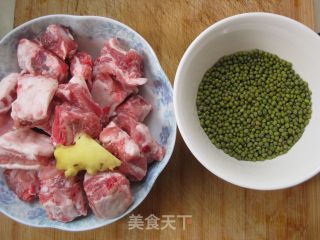 排骨绿豆汤的做法步骤：1
