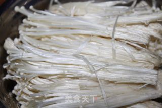 培根金针菇卷的做法步骤：1