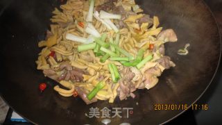 鲜蒜榨菜炒鸡杂的做法步骤：7