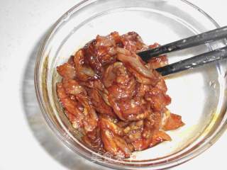 金针菇炒肉丝的做法步骤：1