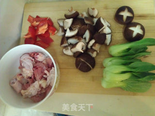 减肥餐之   香菇鸡肉煲仔饭的做法步骤：3