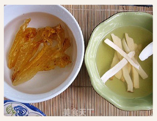 天然的水润皮肤汤——海底椰鱼胶鸡汤的做法步骤：2