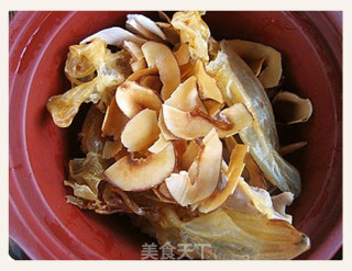 天然的水润皮肤汤——海底椰鱼胶鸡汤的做法步骤：3