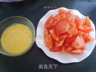 家常菜——蕃茄炒鸡蛋的做法步骤：2