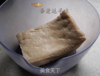 煎鲮鱼饼的做法步骤：1