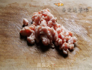 煎鲮鱼饼的做法步骤：2