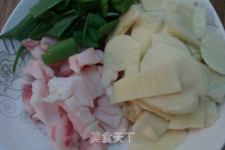 红烧冬笋的做法步骤：2