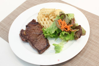 香煎黑椒牛扒的做法步骤：11